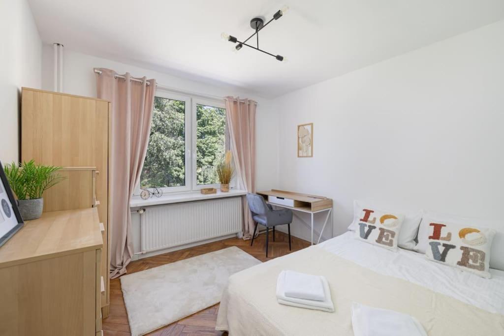 Apartmán Franciszkanska Old Town 2-bedroom Family With Bath